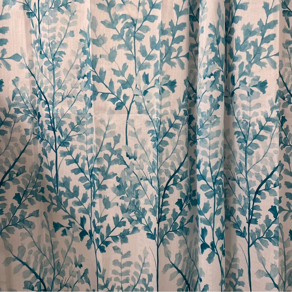 Splash Home Leaf Patterned Shower Curtain